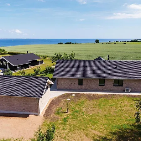 Three-bedroom In Sydals Sarup