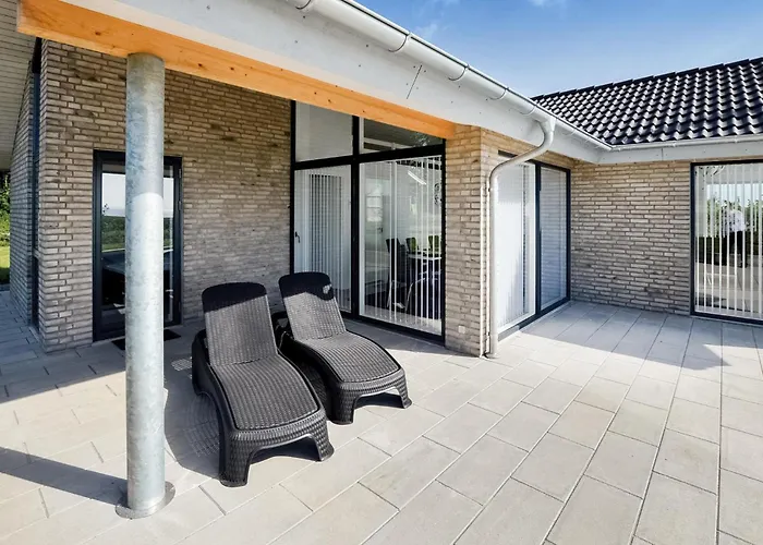 Three-bedroom In Sydals * Sarup
